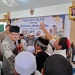 Bos Komisaris PT ACA Iwan Kurniawan saat berbagi kebahagiaan dengan para anak yatim piatu di Malang Barat. Foto: Azmy