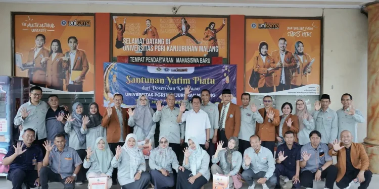 Keluarga besar Unikama menyalurkan santunan bagi anak yatim di wilayah Malang Raya sebagai bukti nyata dari semangat berbagi di bulan Suci. /Foto: Dok. Unikama.