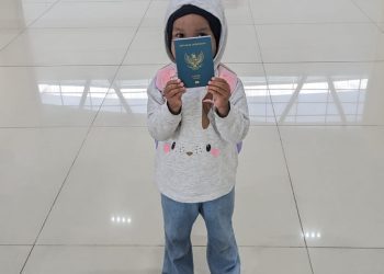Ayesha El Bahira, anak dari Viki Maulana di sela perjalanan. Foto/dok