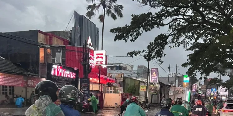 Kondisi banjir di kawasan Suhat, Kota Malang usai diguyur hujan lebat. (Foto/ist)