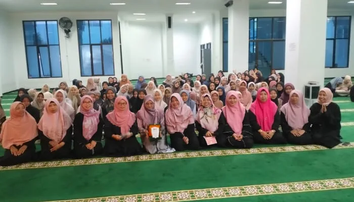 Pose bersama peserta kegiatan Ramadan Outreach di UIN Malang. /Foto: Dok. UIN Malang.