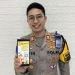 Kasat Lantas Polres Batu AKP Kevin Ibrahim saat menunjukkan barcode SIWAN RESTU. Foto: Dok.