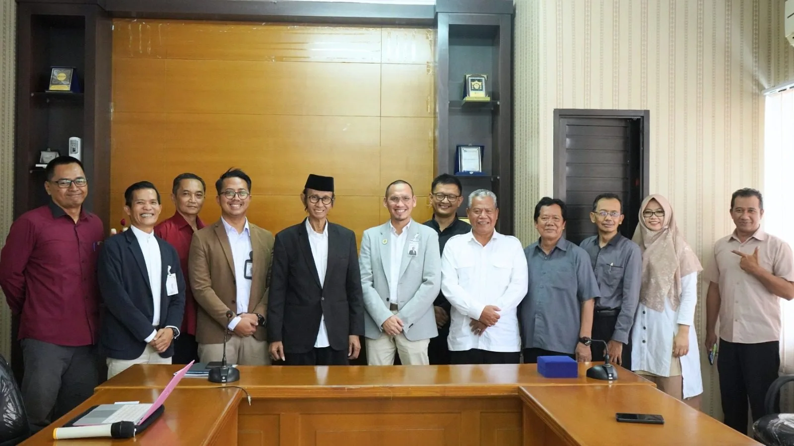 Pose bersama perwakilan PPLP-PT PGRI Malang, Unikama, dan BSI dalam kerja sama menghadapi tantangan transformasi digital dan ekonomi syariah di Indonesia. /Foto: Dok.Unikama.
