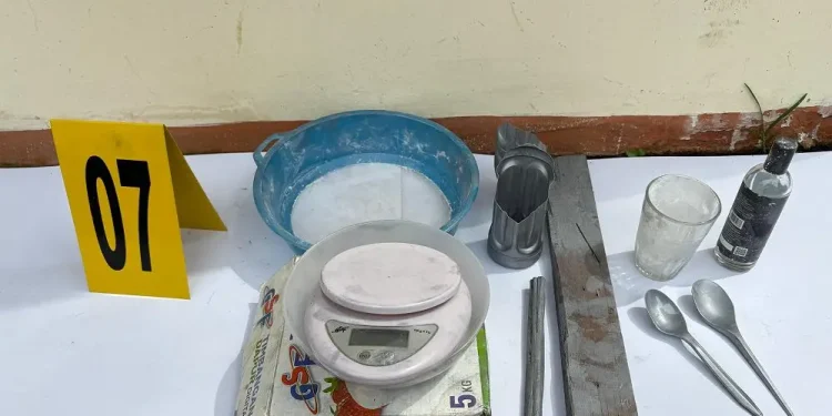 Sederet bahan peledak yang diamankan Polres Batu dari 2 pemuda asal Kasembon, Kabupaten Malang. Foto: Dok
