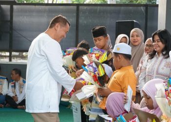 PLN UP3 Malang berbagi kebahagiaan dalam rangka Nuzulul Quran. Foto/dok. PLN