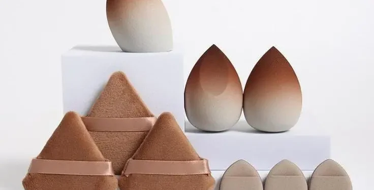 Puff dan Beauty blender untuk mengaplikasikan foundation (Foto: Pinterest @SHEIN)