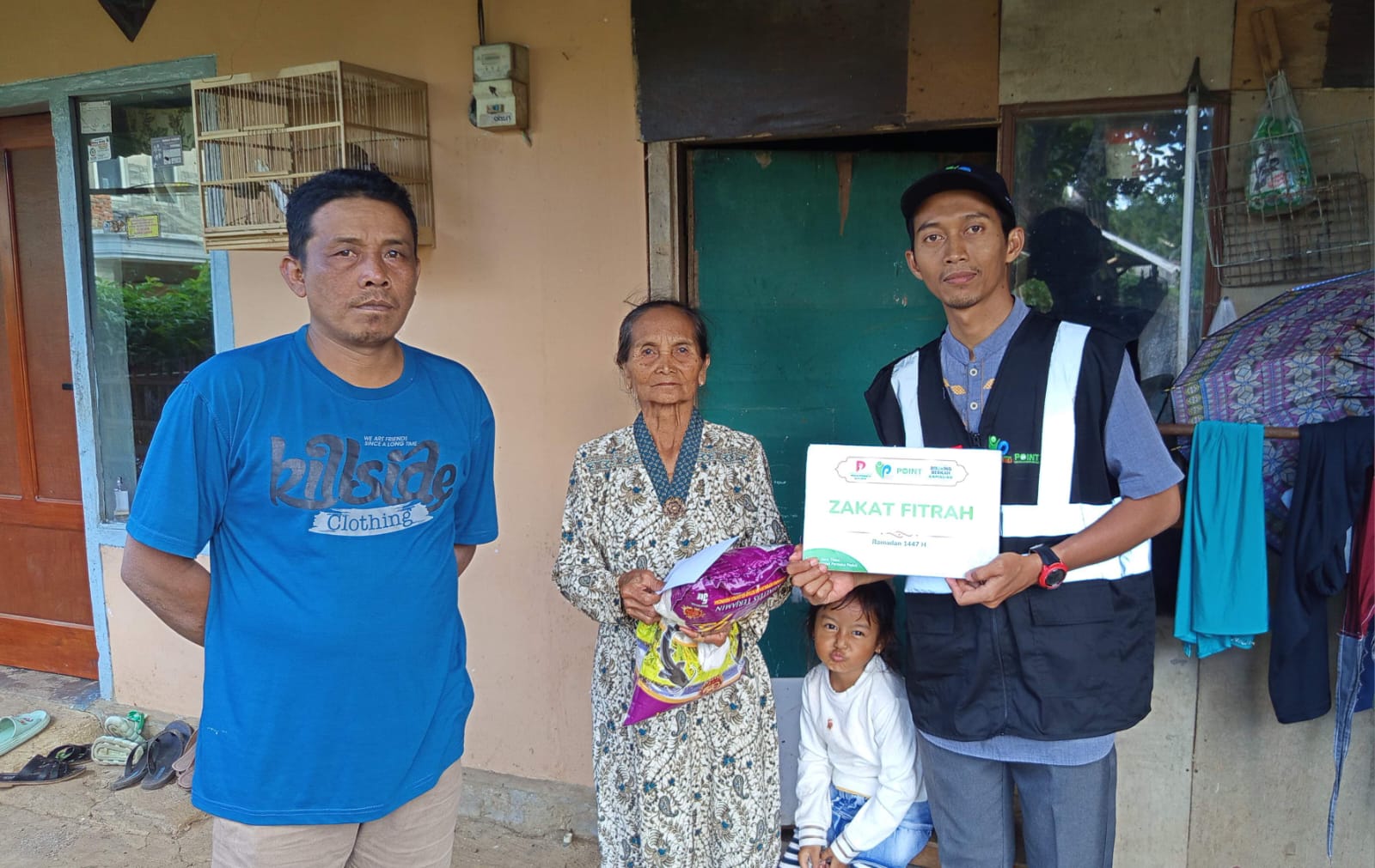 Bakti sosial yang dilaksanakan keluarga besar Yayasan Insan Permata Malang dalam rangka memberi kebermanfaatan di bulan Ramadan. /Foto: Dok. Yayasan Insan Permata Malang.
