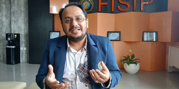 Akademisi UB Abdullah, S.Sos., M.Hub.Int saat menjelaskan soal dampak konflik Iran vs Amerika. Foto: Dok.