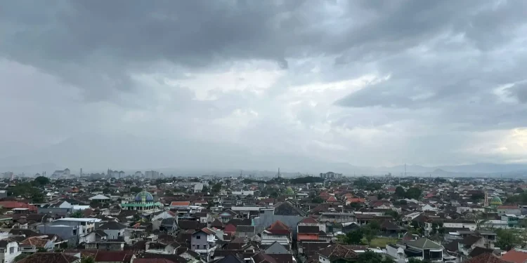 Prakiraan cuaca Malang, terutama di Kota Malang pada Jumat, 13 Maret 2026 yang diperkirakan dalam kondisi berawan sepanjang hari. /Foto: Tugumalang.id/Bagus Rachmad Saputra