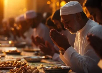 Jadwal buka puasa Malang Raya hari Rabu, 11 Maret 2026 dan keutamaan puasa hari ke-21 Ramadan. /Foto: Pinterest/Creative Market