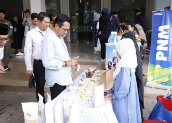 Wali Kota Batu Nurochman saat mengunjungi salah satu UMKM. Foto: Prokopim KWB