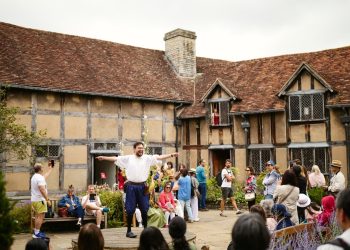Pertunjukan di rumah kelahiran Shakespeare. Foto: Shakespeare's Birthplace