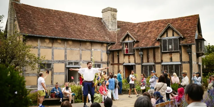 Pertunjukan di rumah kelahiran Shakespeare. Foto: Shakespeare's Birthplace