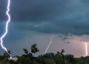 Prakiraan cuaca Malang, terutama di Kota Malang pada Rabu, 4 Maret 2026 yang diperkirakan berpotensi terjadi hujan ringan. /Foto: Pinterest/Quando Si Panta
