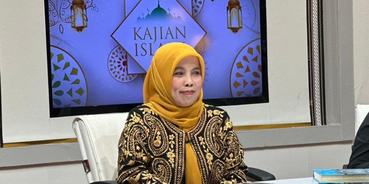 Rektor UIN Malang, Prof. Dr. Hj. Ilfi Nur Diana, M.Si saat hadir di acara talkshow di TVRI. Foto/dok UIN Malang