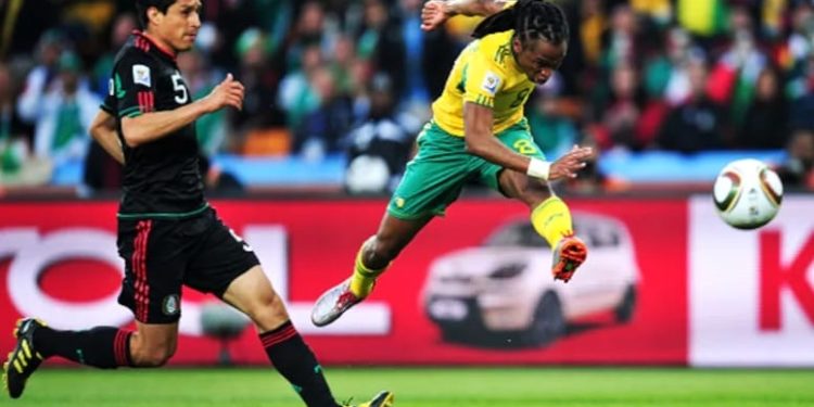 Siphiwe Tshabalala, pemain timnas Afrika Selatan saat mencetak gol spektakuler di gawang Meksiko. (Foto/Instagram Siphiwe Tshabalala)