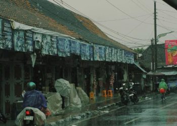 Prakiraan cuaca Malang, terutama di Kota Malang pada Senin, 2 Maret 2026 yang diperkirakan berpotensi terjadi hujan ringan. /Foto: Pinterest/Mohammad Rafli