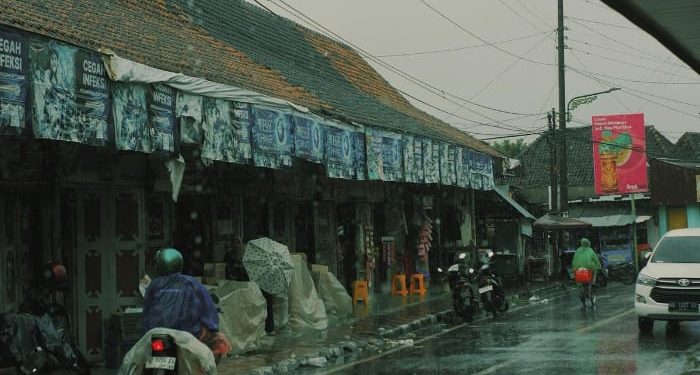 Prakiraan cuaca Malang, terutama di Kota Malang pada Senin, 2 Maret 2026 yang diperkirakan berpotensi terjadi hujan ringan. /Foto: Pinterest/Mohammad Rafli