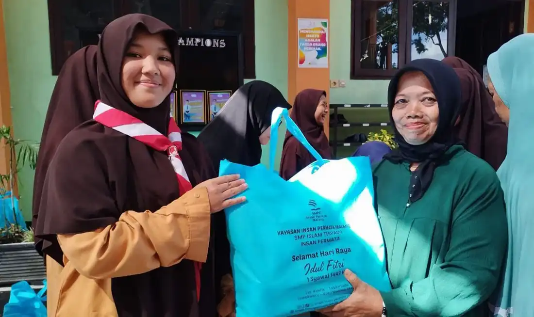 Kegiatan baksos siswa SMPIT Insan Permata Malang