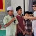 Anak yatim di Pagak saat menunjukkan bakatnya di depat Komut PT ACA, Iwan Kurniawan. Foto: Aisyah Nawangsari Putri