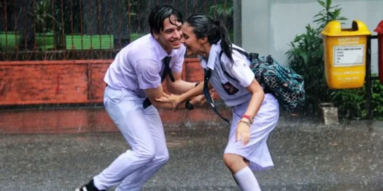 Cuplikan adegan Nathan dan Salma di Dear Nathan, kisah remaja dengan tema benci jadi cinta. (Foto: Pinterest)
