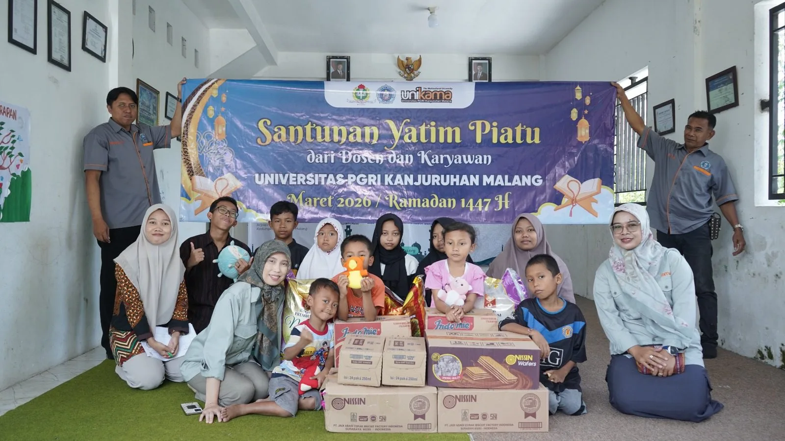 Keceriaan anak yatim piatu yang mengikuti kegiatan santunan bersama keluarga besar Unikama. /Foto: Dok. Unikama.