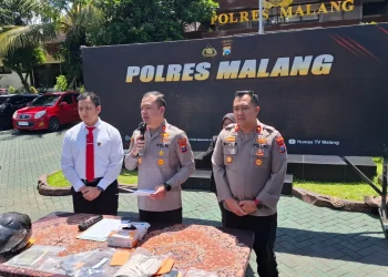 Kapolres Malang, AKBP Muhammad Taat Resdianto saat memberikan keterangan pada media. Foto: Aisyah Nawangsari Putri