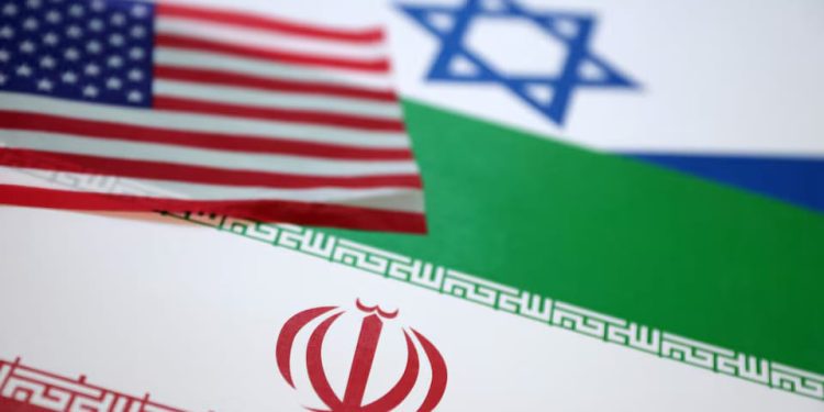 Bendera Iran, Amerika, dan Israel (Foto: Dado Ruvic/ Reuters)