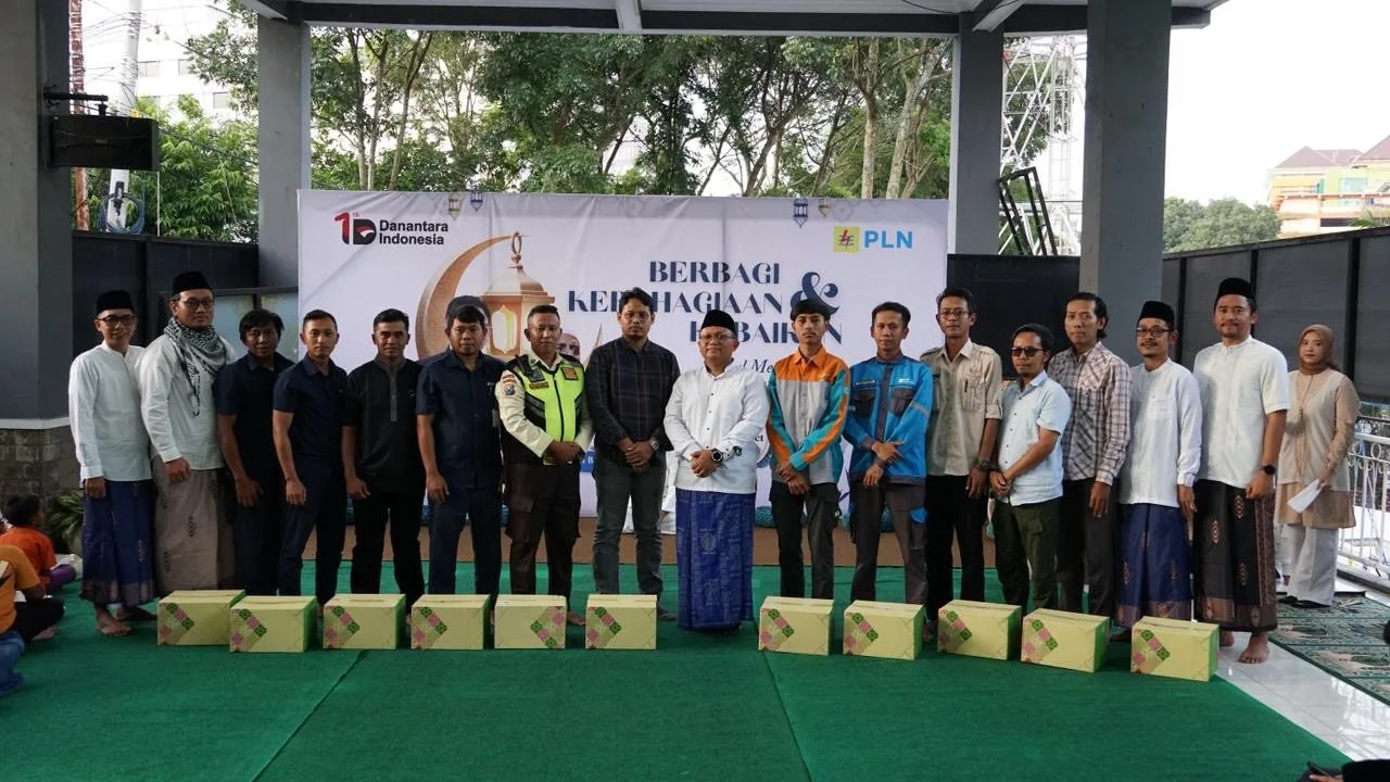 PLN UP3 Malang berbagi kebahagiaan dalam rangka Nuzulul Quran. Foto/dok. PLN
