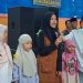 Komut PT ACA, Iwan Kurniawan saat meminta anak-anak menyanyi lagu Indonesia Raya. Foto: Aisyah Nawangsari Putri