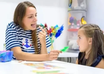 PSLC ungkap pentingnya pemahaman orang tua tentang perbedaan speech delay dan gangguan bahasa dalam mendukung tumbuh kembang anak. /Foto: Pinterest/loshea121.