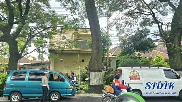 Pelayanan kendaraan mogok pengendara dari Satlantas Polres Batu. Foto: Dok. Polres Batu