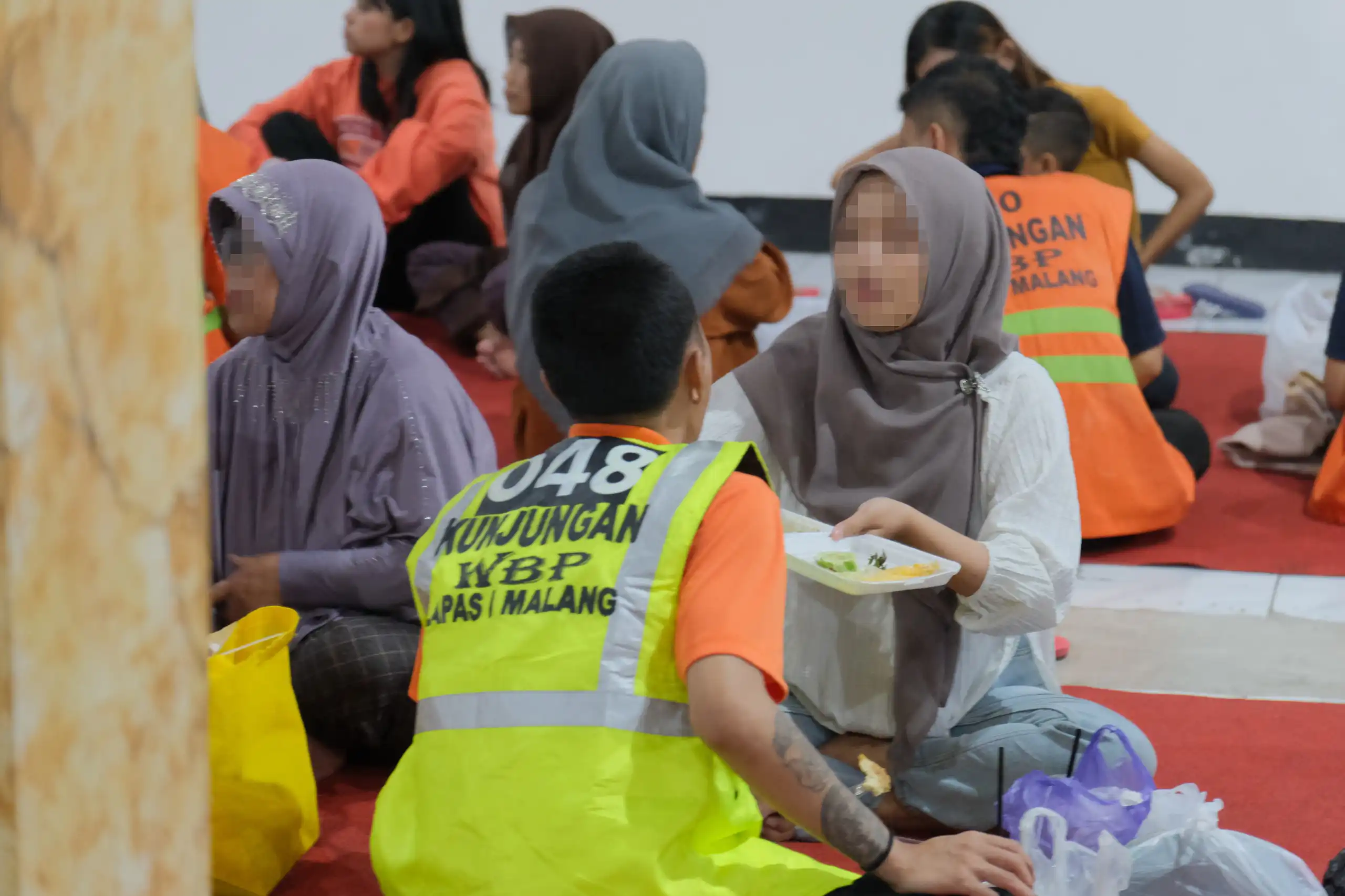Suasana keluarga di balik lapas