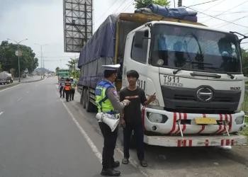 truk sumbu tiga