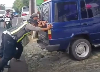 Tim Urai Polres Batu Sigap Bantu Pemudik Mogok di Tengah Arus Lebaran 2026