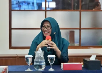 Pakar keuangan Unikama, Irma Tyasari Ph.D mengupas kemandirian finansial dan profesionalisme saat mengisi materi di PT KAI. (Foto/dok. Unikama)