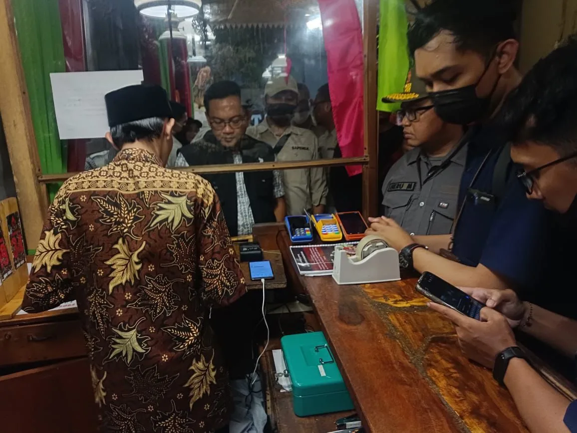 Kepala Bapenda Kota Malang Dr Handi Priyanto AP S.Sos, M.Si di sela-sela sidak terhadap wajib pajak. Foto/dok
