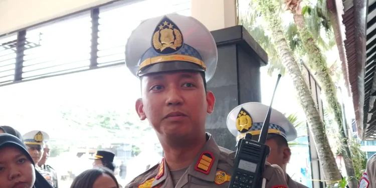 Kasatlantas Polresta Malang Kota, AKP Rio Angga Prasetyo, siap kawal Perda Parkir Kota Malang. (Foto/M Sholeh)