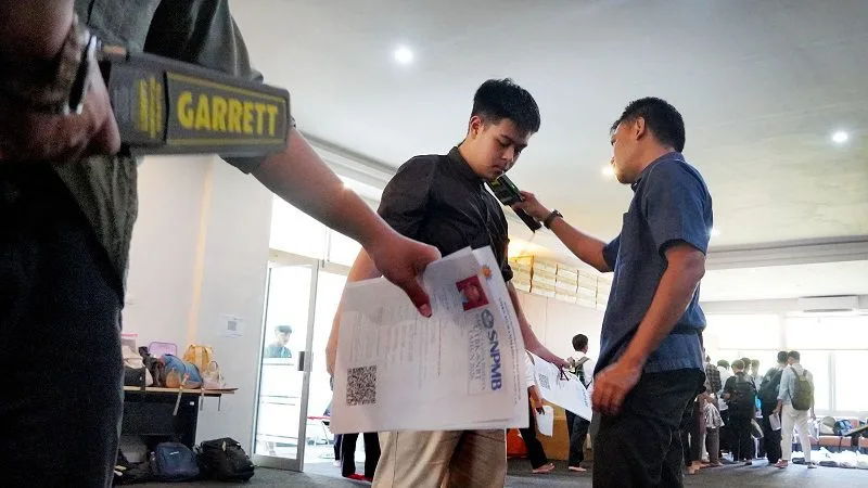 Pengamanan antisipasi kecurangan peserta UTBK 2026 di UB Malang. Foto: Dok.