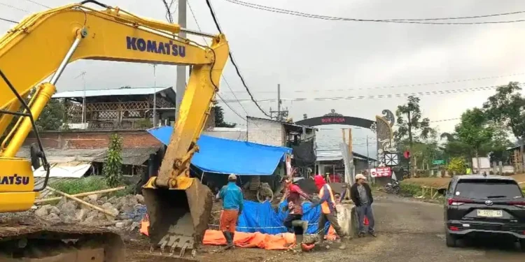 Proyek pelebaran akses jalan utama menuju Mikutopia Kota Batu. Foto: Dok.