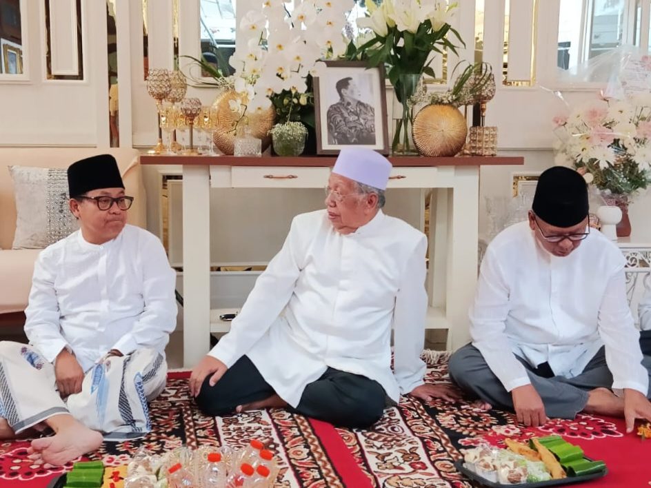 Suasana doa bersama dalam peringatan 2 tahun wafatnya Prof M Saleh. (Foto/dok.)