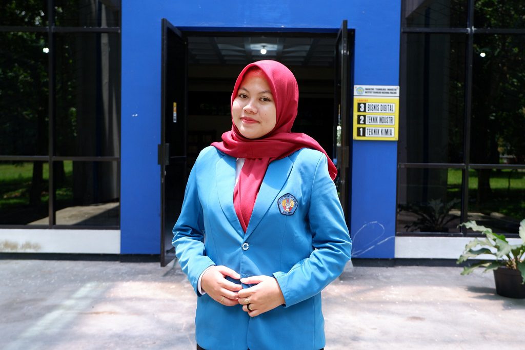 Trustha Aurora Firdauza, lulusan terbaik Teknik Kimia ITN Malang. Foto/dok ITN Malang