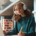 Illustrasi menggunakan musik untuk belajar agar lebih fokus. (Foto Pinterest)