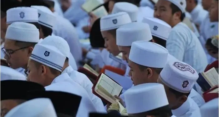 Daftar 10 SMP Islam Terbaik Malang tawarkan kecakapan akademik dan integrasi nilai-nilai keislaman. /Foto: Pinterest/Muh. Al-Haddar.