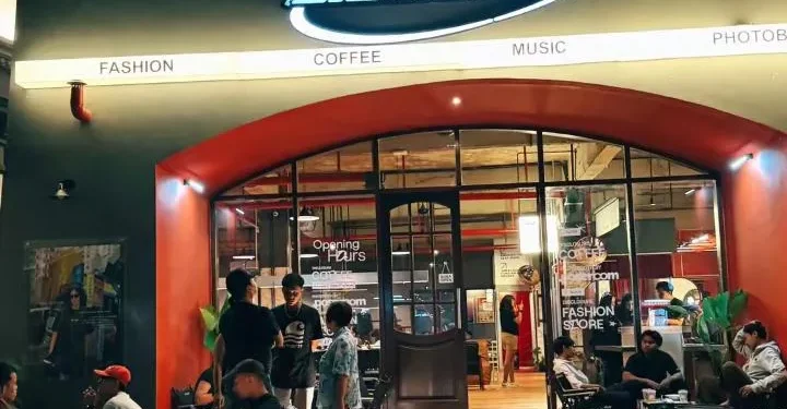 Disclosure, salah satu tempat nongkrong skena dan kalcer yang lagi hits di kota malang (Foto: Tiktok @thylucpriciliaa)