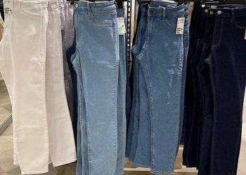 Ilustrasi celana straight cut pants untuk petite agar terlihat lebih jenjang. (Foto: Pinterest)