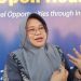 Kepala Diskominfo Jatim, Sherlita Ratna Dewi Agustin, saat menjelaskan dampak kecanduan gadget. (Foto/M Sholeh)