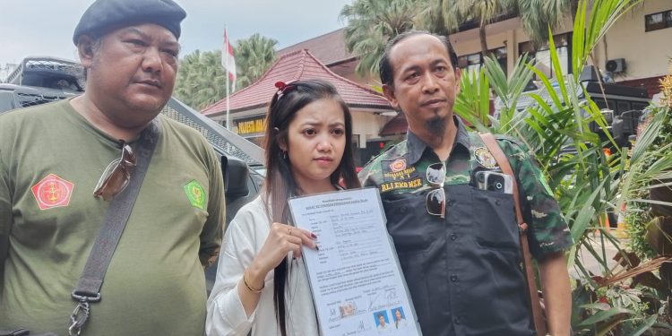 Korban dugaan pernikahan palsu melapor ke Polresta Malang Kota. (Foto/M Sholeh)