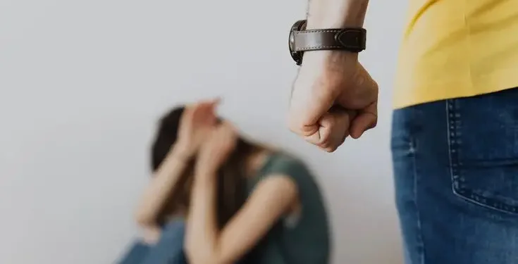 Ilustrasi Perilaku abusive terhadap pasangan yang sering terjadi dalam hubungan yang penuh kekerasan (Foto: Pinterest @pancho xop)