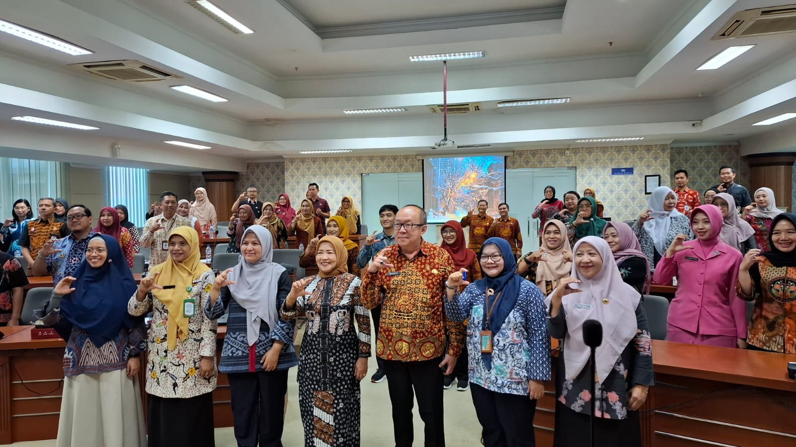 Foto bersama dalam kegiatan advokasi perluasan implementasi deteksi dini kanker serviks dengan metode self sampling. Foto: Aisyah Nawangsari Putri